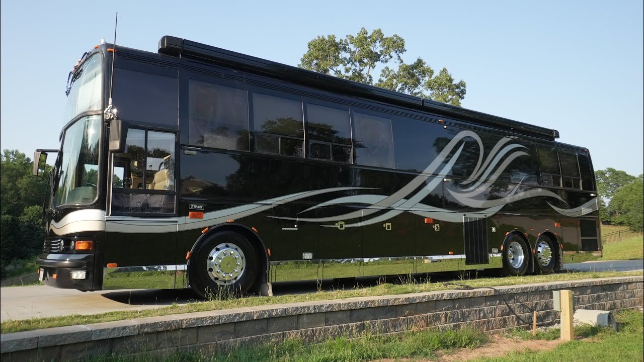 2000 VanHool Caldwell Brothers, Roof Deck, Extremely Well Kept. (Sold)