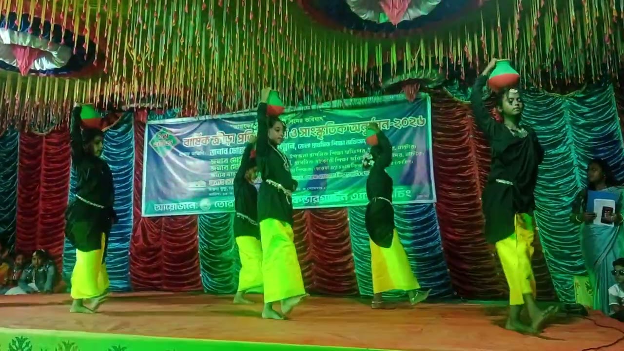 মনোমুগ্ধকর নৃত্য। 