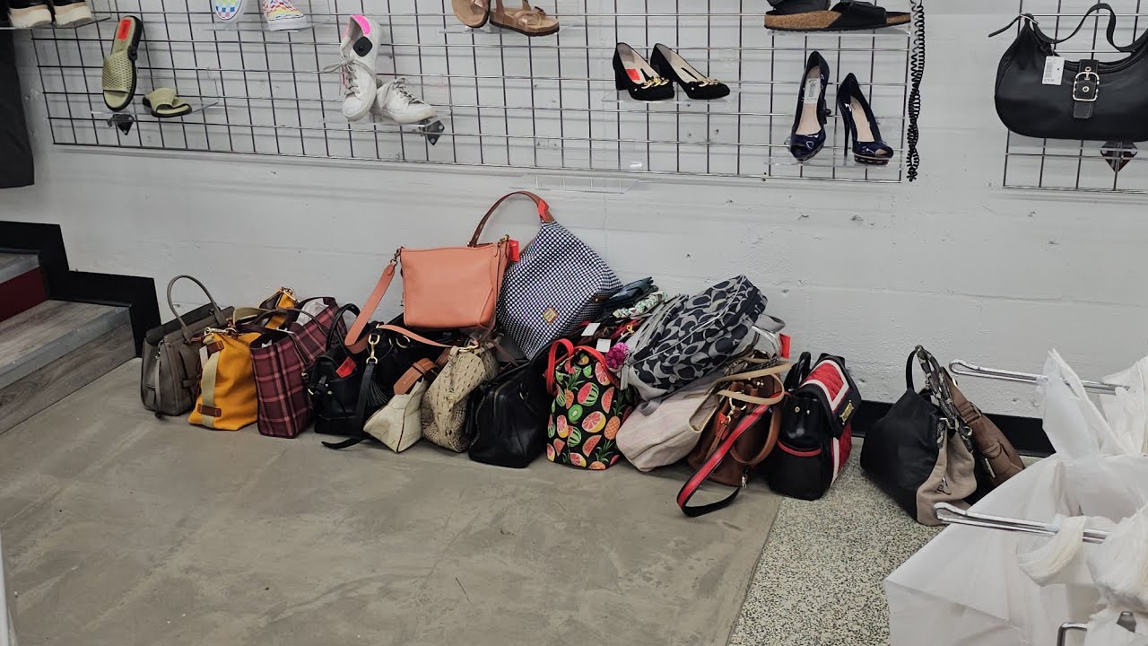 BOUGHT ALL THE BAGS! MOSCHINO & BOTTEGA VENETA! BOUGHT 20+! RW&B! Thrift with me!