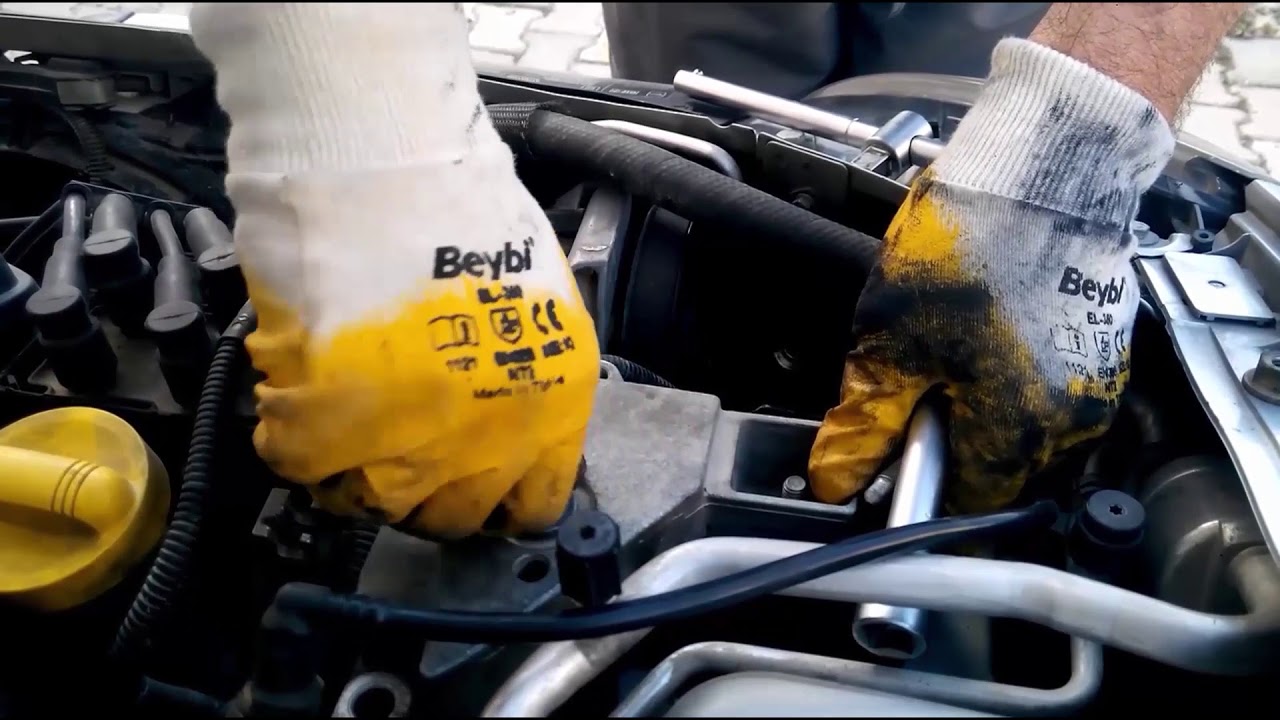 Renault Clio Symbol Üst Motor Kulağı Değişimi. Renault Clio K7J Top Engine Mount Replacement