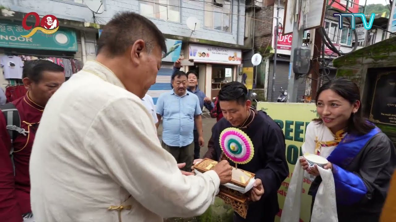 སྲིད་སྐྱོང་སྤེན་པ་ཚེ་རིང་མཆོག་གི་དྷ་ས་མེ་གྷན་མི་མང་ཡོངས་ལ་བཀའ་སློབ་བཀའ་དྲིན་བསྐྱངས་པ།