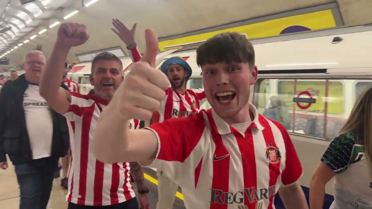 Underground Mayhem: Sunderland Fans Chant Their Hearts Out.!