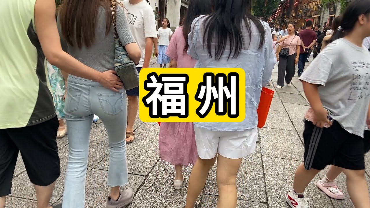 傍晚逛福建省福州市三坊七巷 游客爆满 Explore Fuzhou City Old Alley Anicent Streer Of China.Many Tourists.