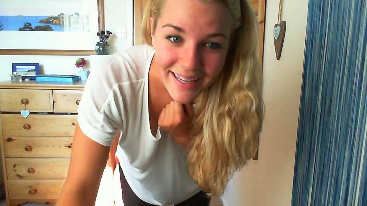 OOTD: White Tee and Leather Leggings.