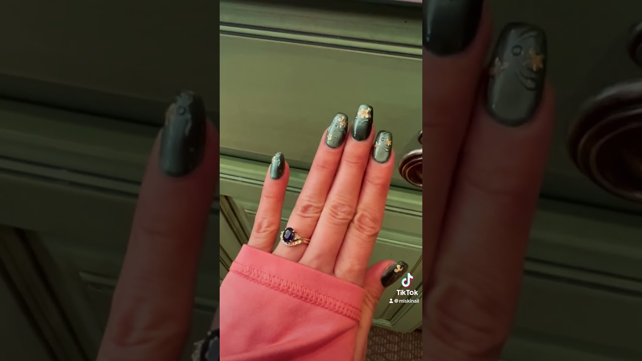 Green fall nails! #greennails #fallnails #cateyenails @bornprettyofficial