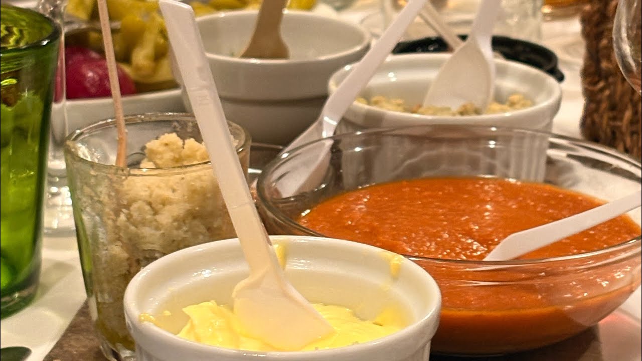 Le salse e il servizio del Bollito Misto
