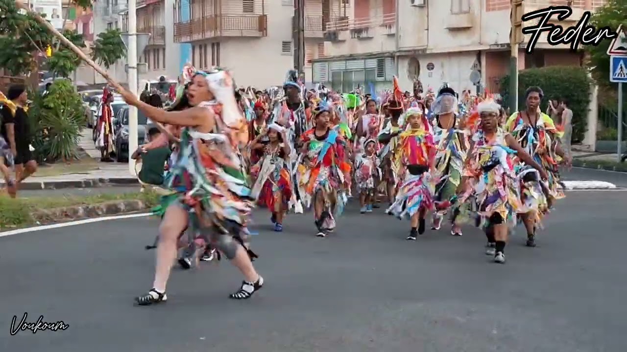 Le groupe #Voukoum au rond point du d’arbaud. #Carnaval 2025