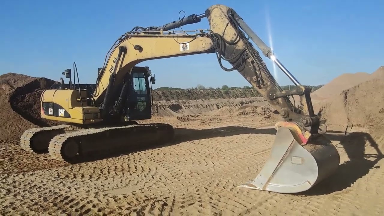 CAT 319 D Year 2011 Hours  13741