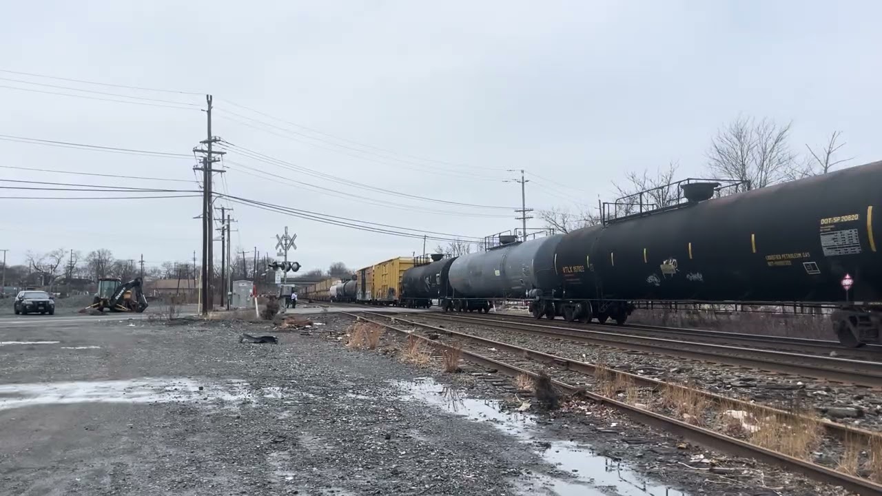 4 NS GP38-2’s Lead NS K76 past South Plainfield on the Lehigh Line