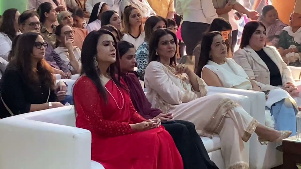 Kajol mam ne badi khushi se 😊dekha apne guano par dace karte hue student 🧑‍🎓 