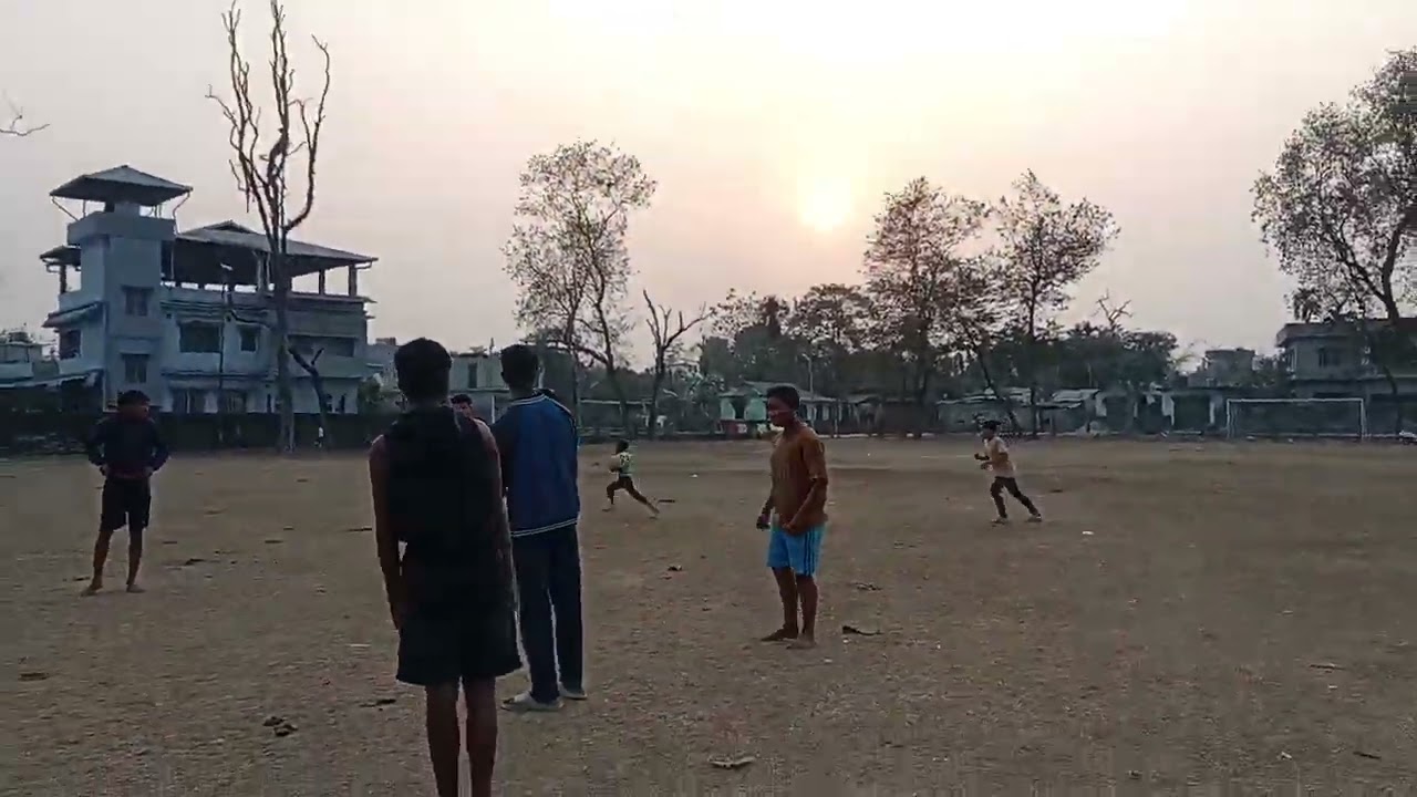 Arch middle class mein football ho raha tha ground mein