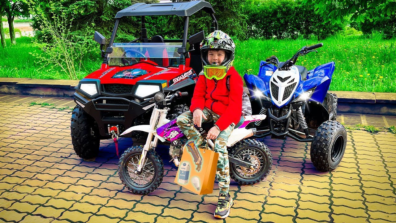 Den conduce sus Moto Favoritas! | Aventuras en Motocicleta para Ni&ntilde;os!
