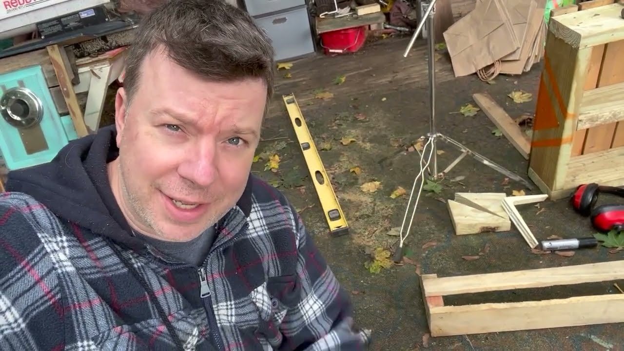 Изготовление полок/стеллажей из палетной древесины самым простым способом.