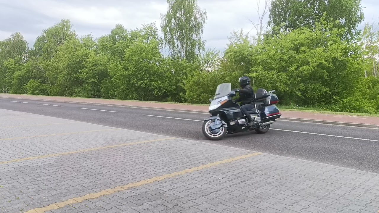 First steps on GoldWing 1500😆