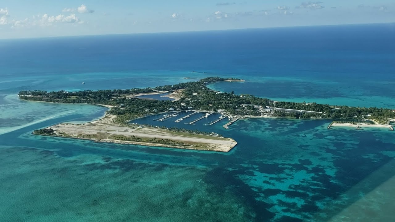 Cessna 208 landing Cat Cay Bahamas