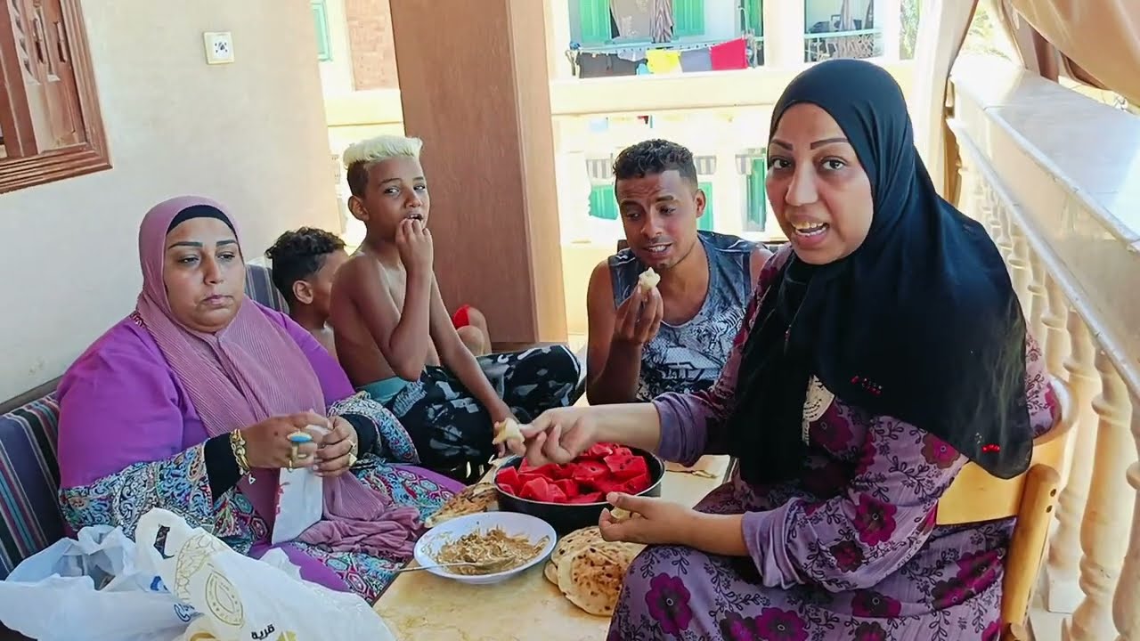 مش عارفه في راس البر اعمل غدا ايه😔بعثت احمد جاب لنا مشتريات وعملنا احلى غدوه هنيه تكفي ميه🤷‍♀️