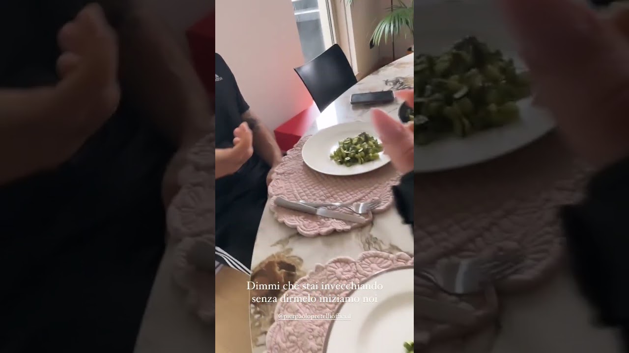 Giulia Salemi e Pierpaolo Pretelli scherzano con i loro tutori alla mano