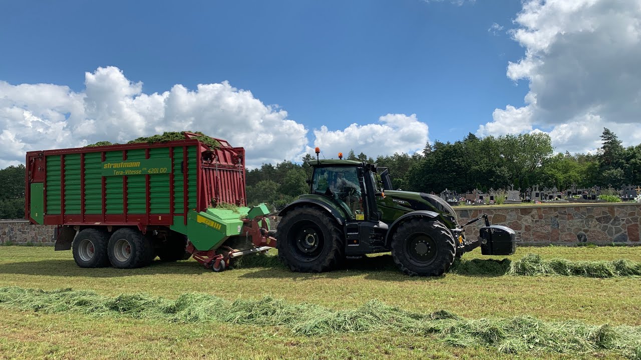 Valtra Team &bull; Oporowy Zbi&oacute;r Traw w GR Ciupiński 2022
