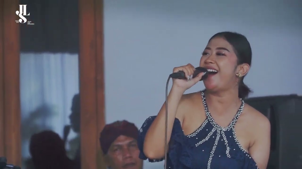 PUTRI VARENSHA - BUKIT BERBUNGAN COVER