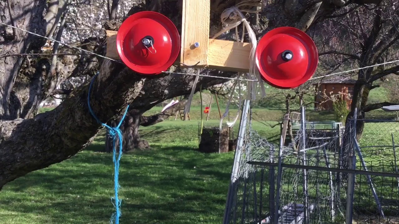 Télécabine miniature dans le jardin