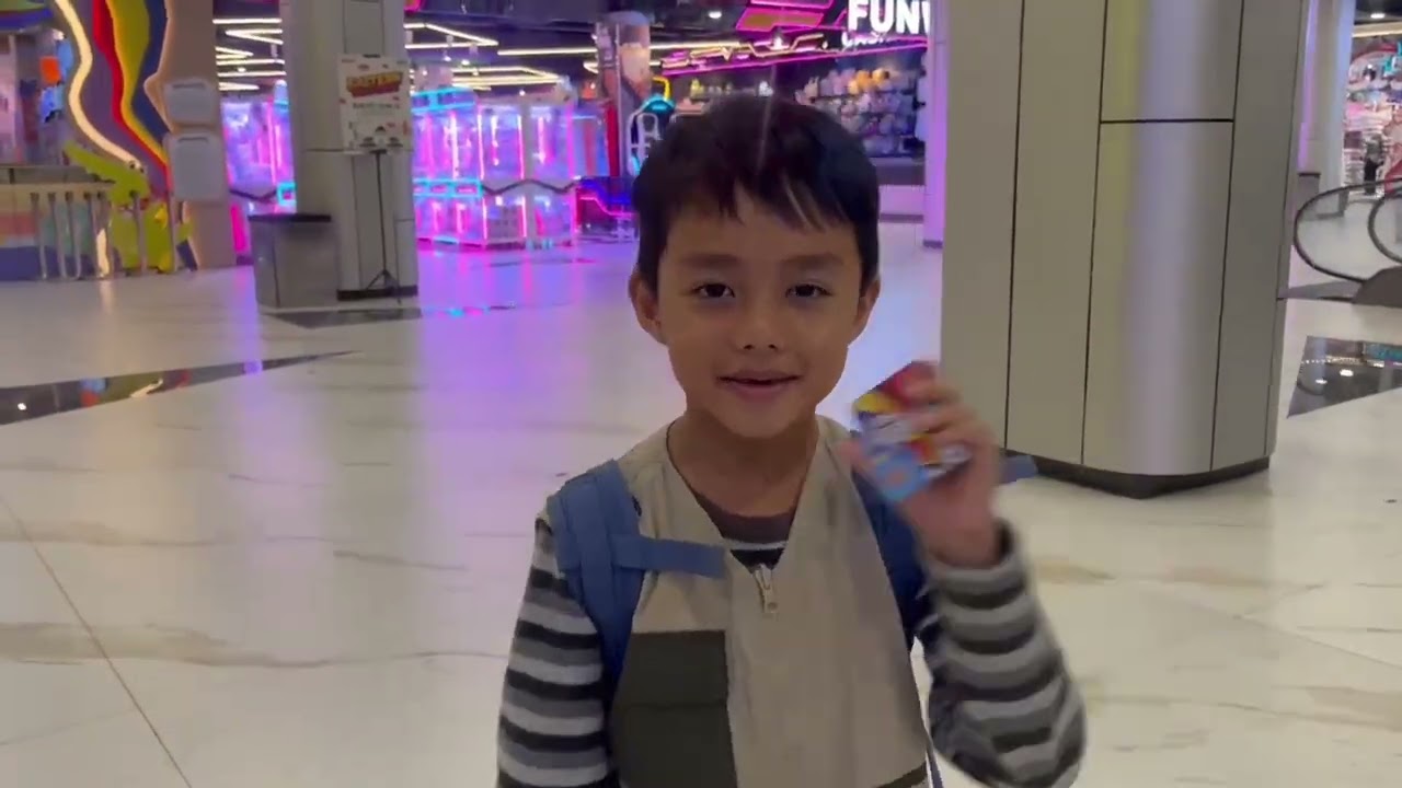 Hafeedh main di di mall tenth avenue bandung