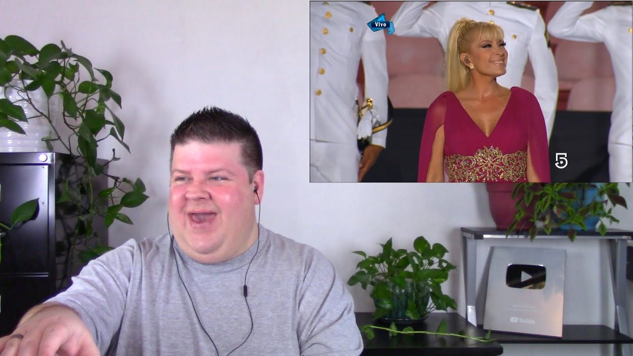 Voice Teacher Reacts to Yuri - Himno Nacional Mexicano