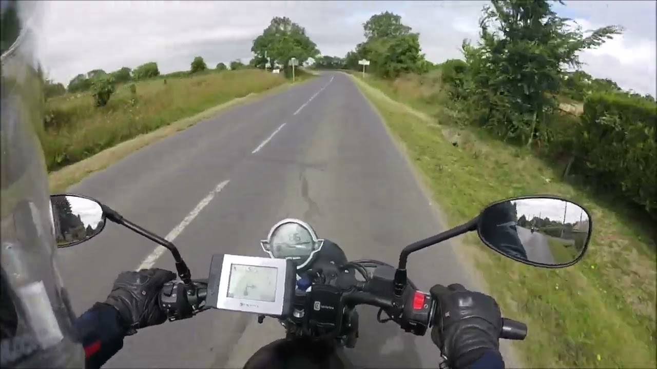 De Port-en-Bessin à Omaha Beach (F) / Moto Guzzi V7 Stone 850