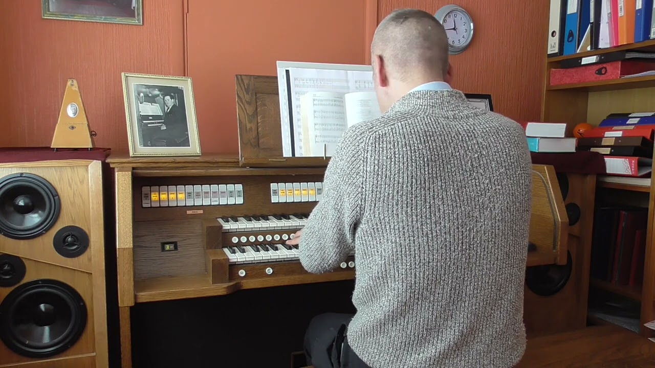 Summer suns are glowing - Chris Lawton at the Eminent digital church organ