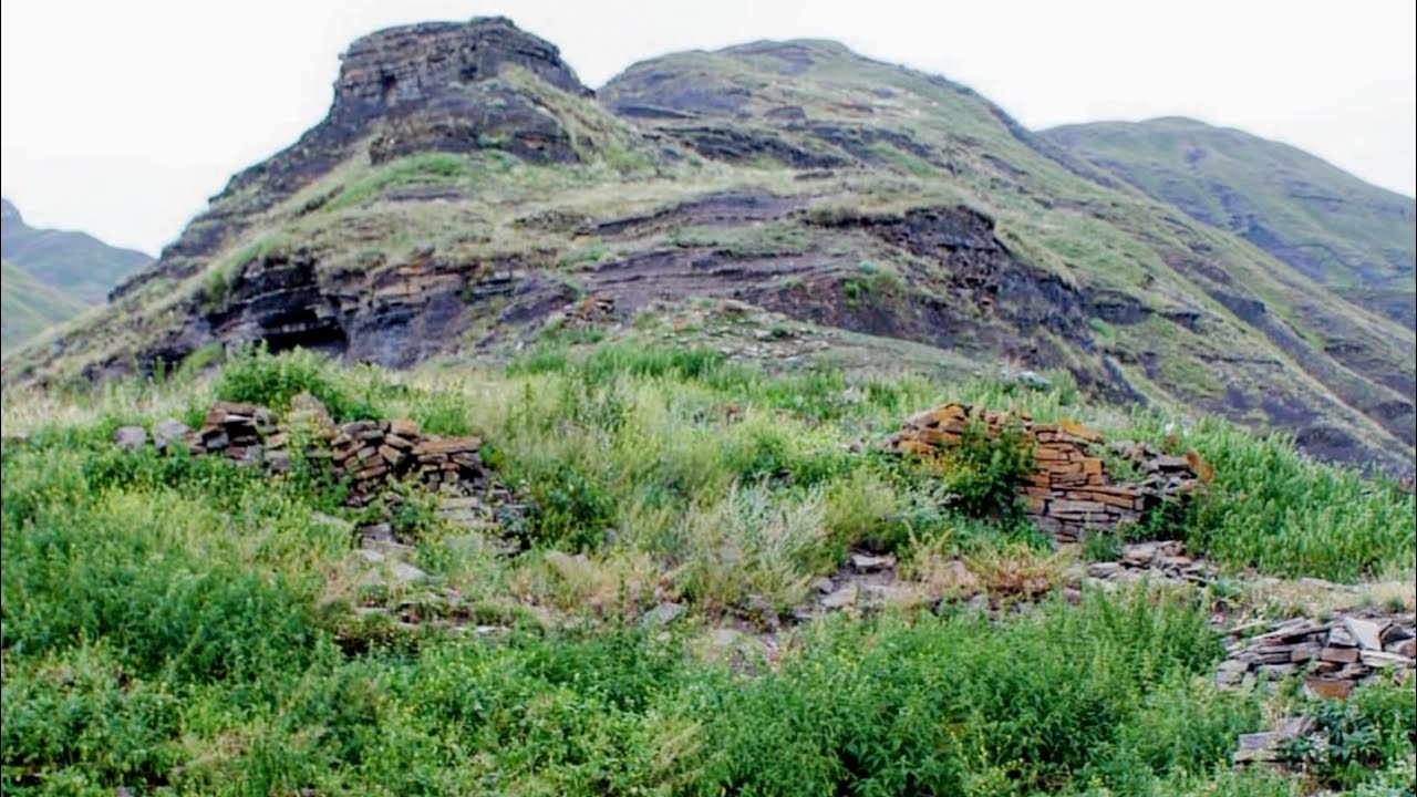 Раскопки в развалинах старинного аула
