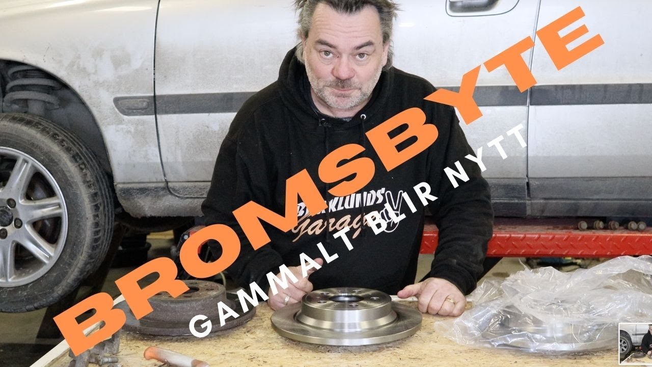 Byter bromsskivor och bromsbelägg på frugans Volvo S60.