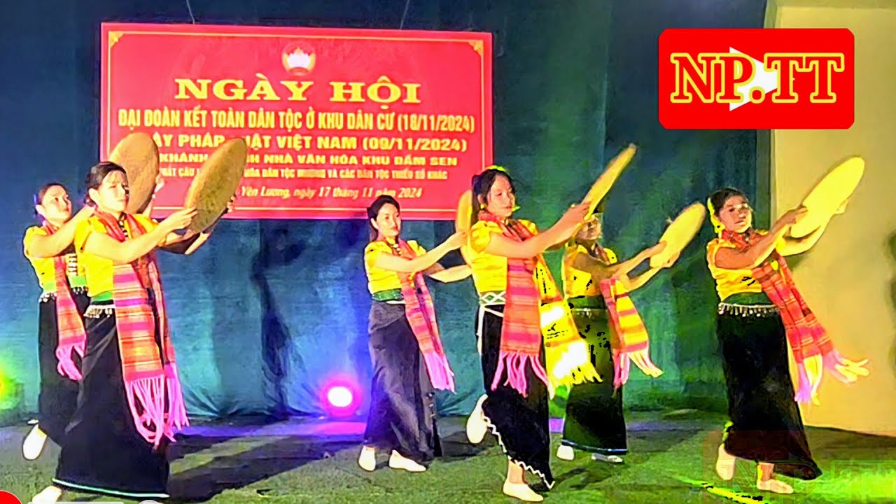 Múa Bức tranh Thổ Cẩm CLB Đà Bắc Hòa Bình biểu diễn