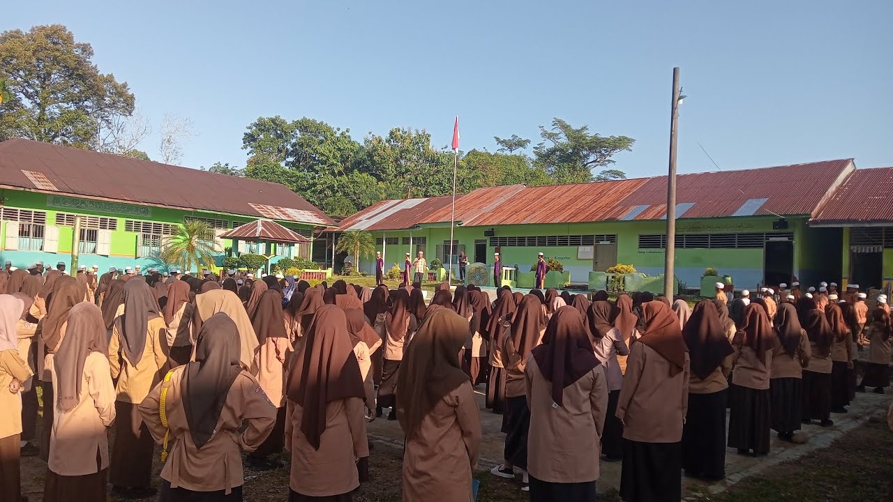 Senam santri bersama ustadz Dr.MHD syahadan lubis Sag MA dan seluruh santri/wati