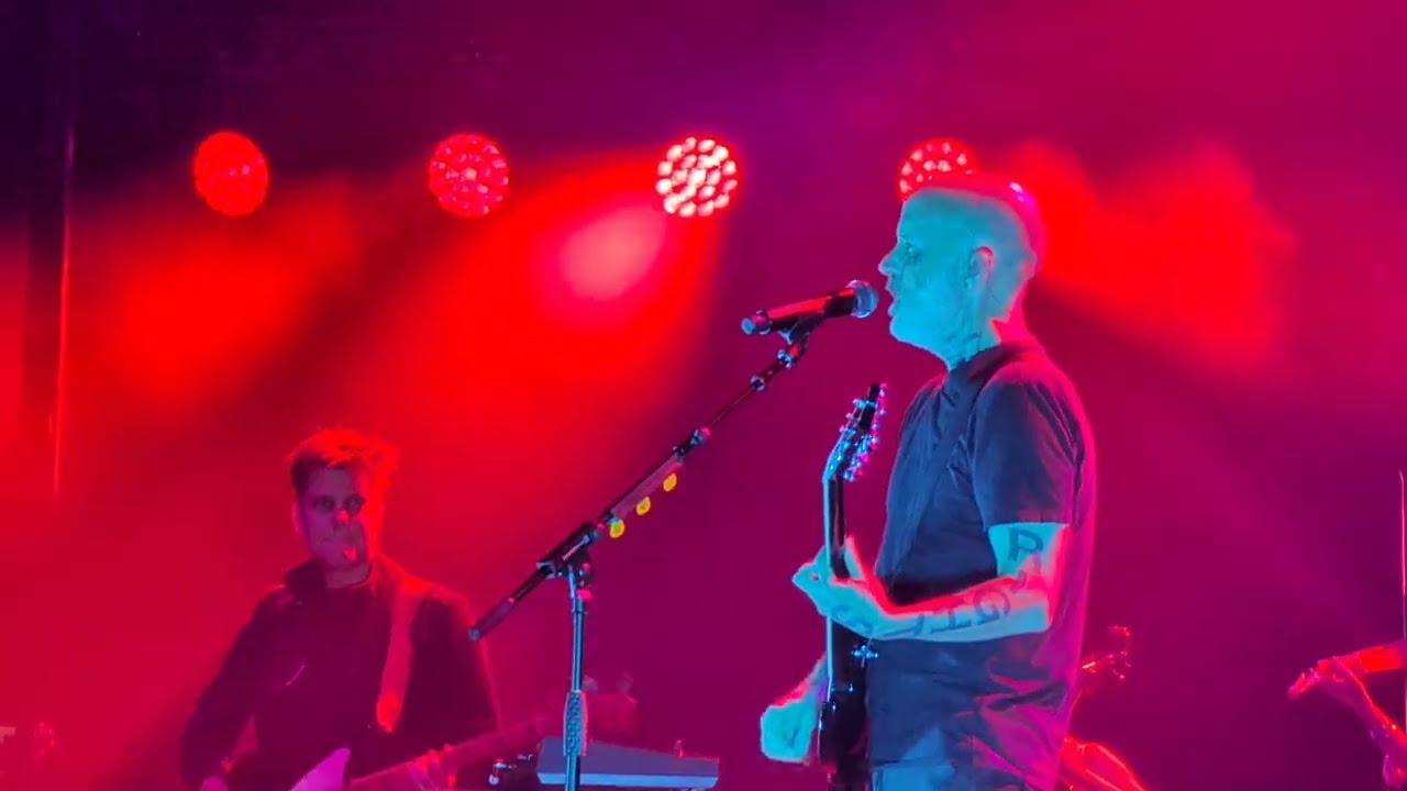 MOBY: Extreme ways (Live in Berlin)