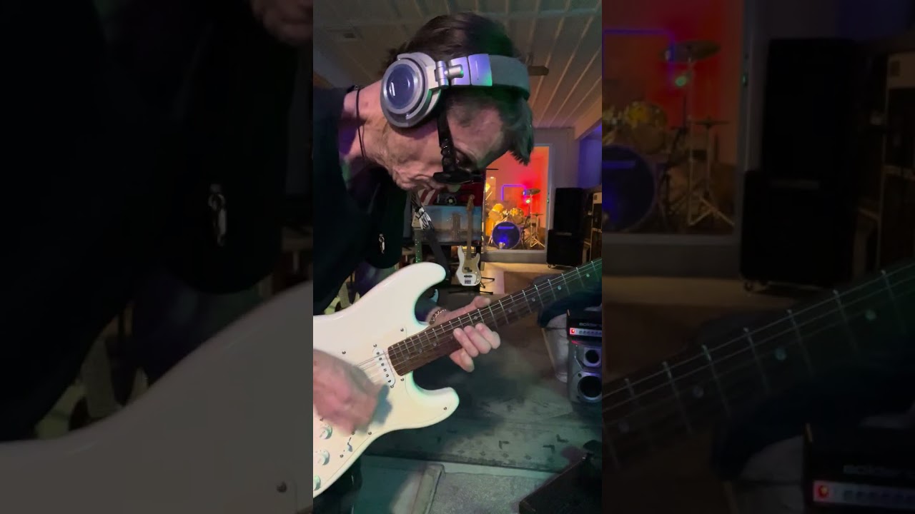 How about it, like it now? Stevie Ray Radcliffe’s— E flat tuning, of course🎸✌🏼