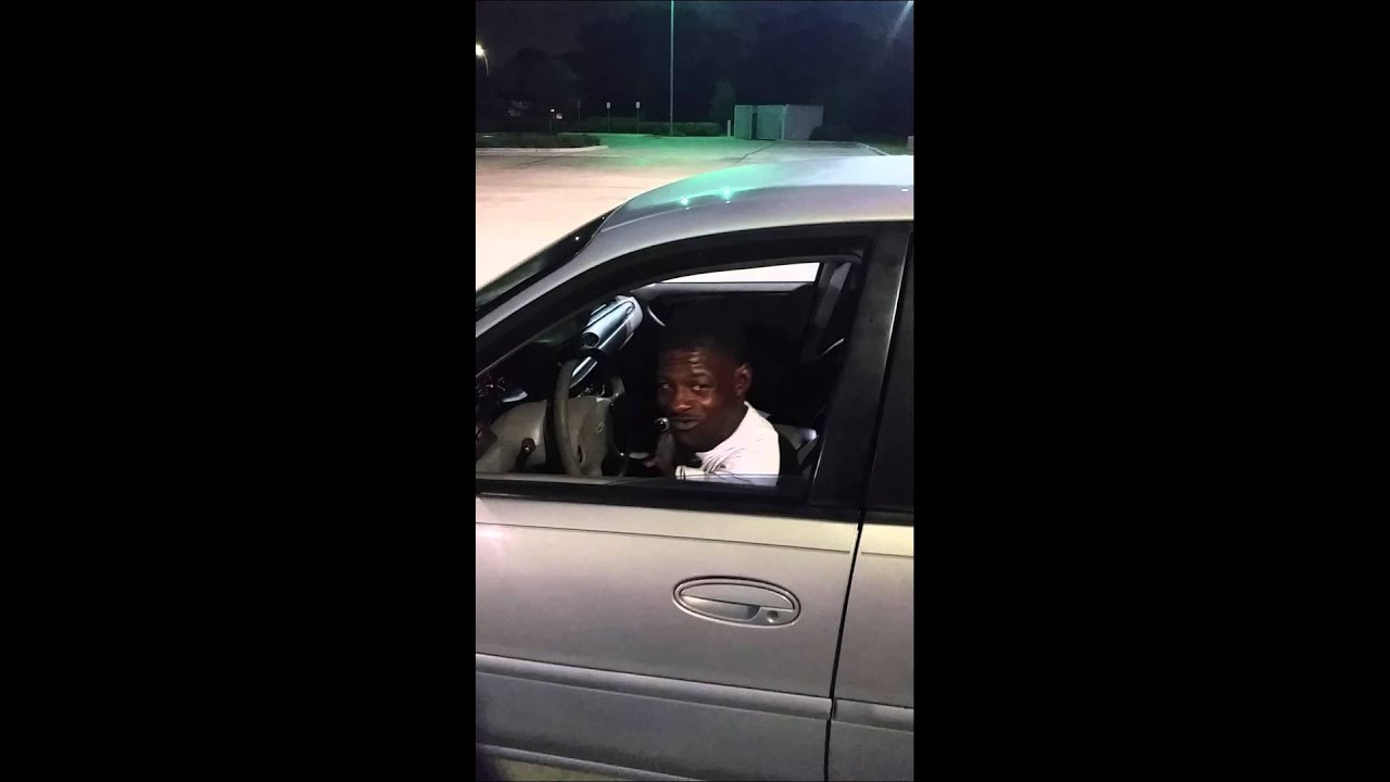 Man driving with no arms