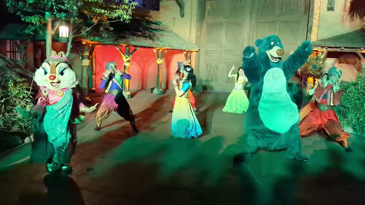 Disneyland Paris New Year's Eve - Party Through Adventureland - Mini Jungle Book Jive Show [4K]
