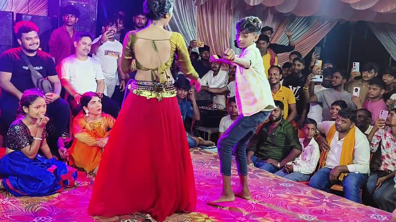 Bhojpuri dance baithal rahi kera ke thampa 