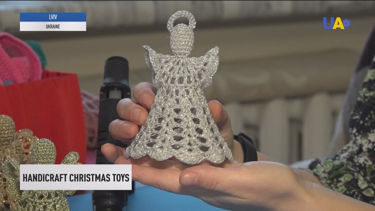 Christmas tree decoration trends - needlework and crochet instead glass