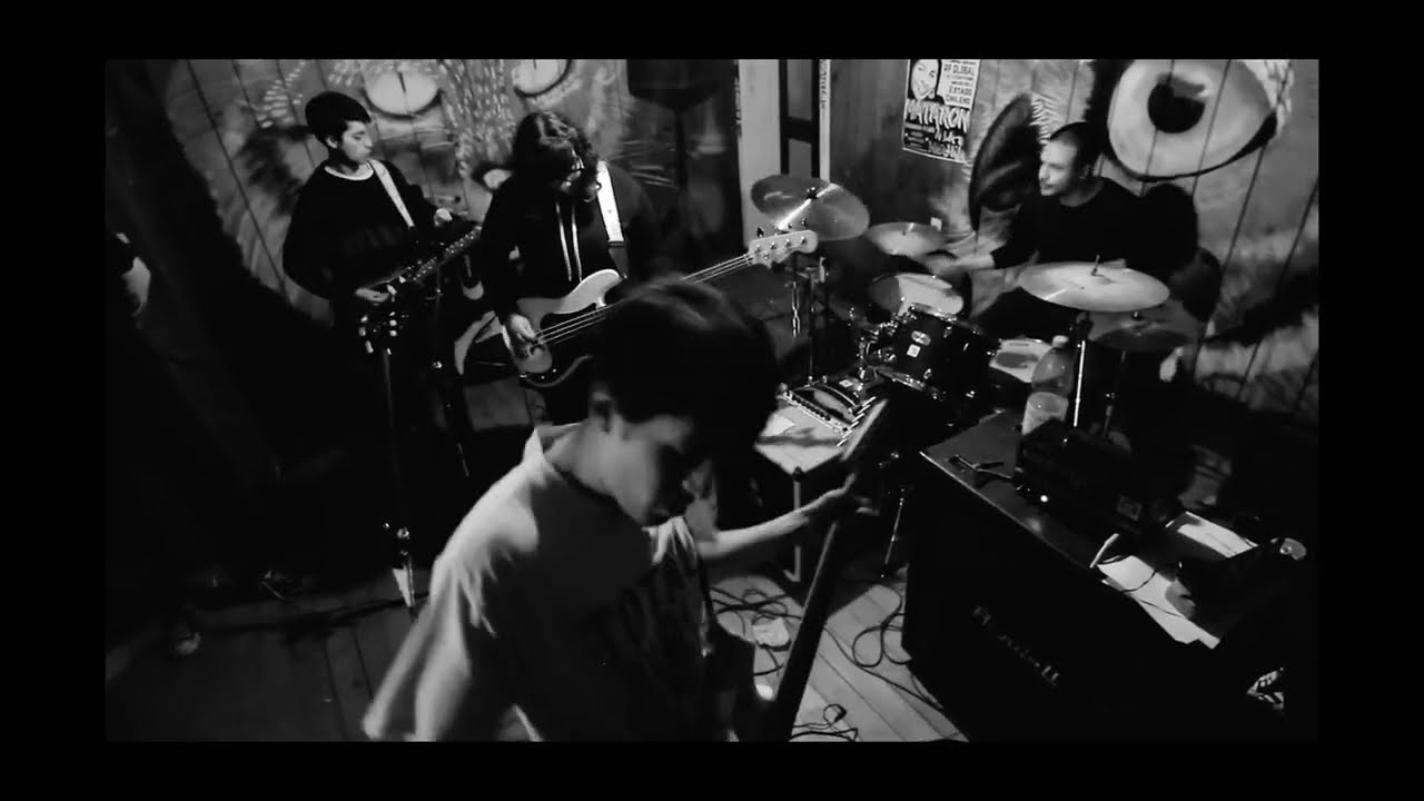 la &uacute;ltima isla &ndash; laberinto / fr&iacute;o @la turba, 2017.