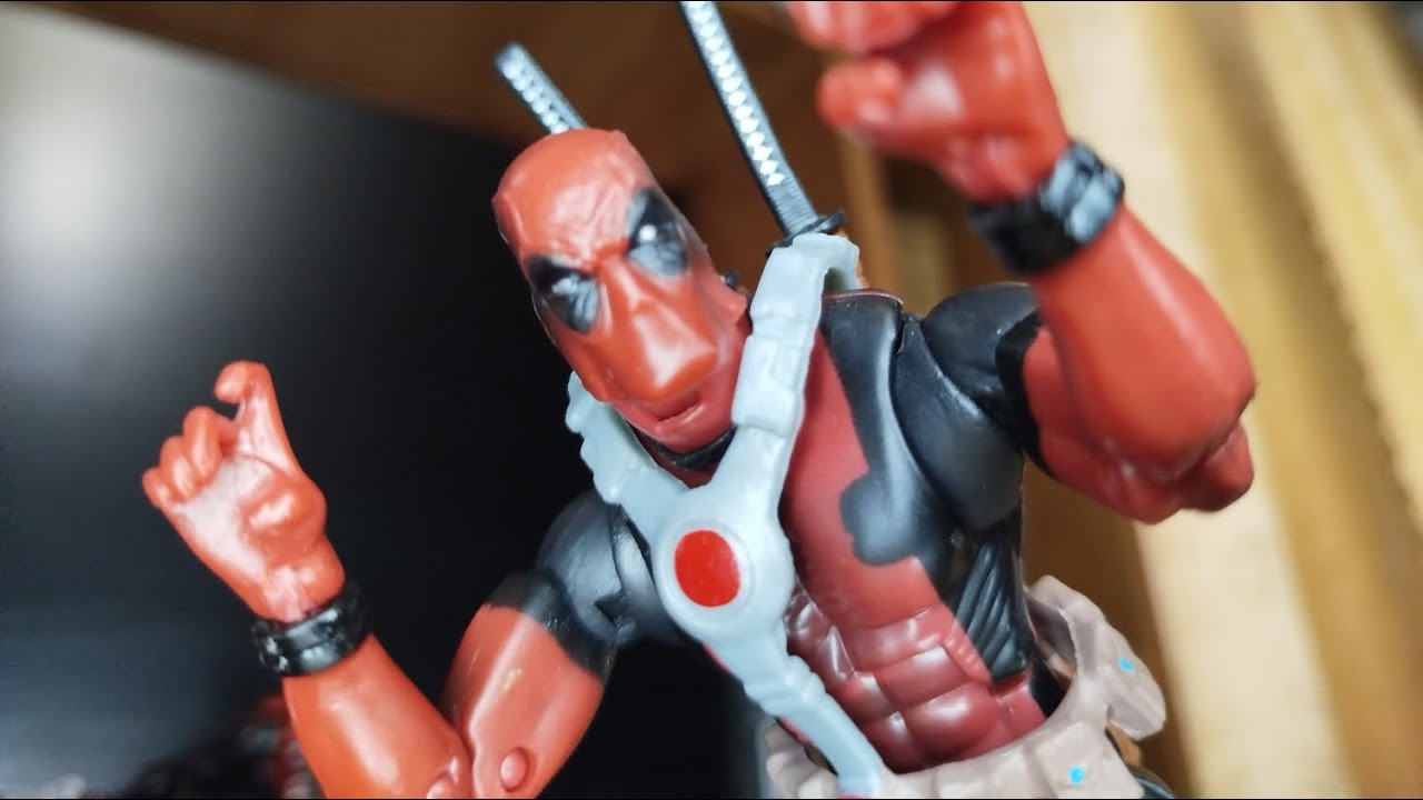 ОБЗОР ФИГУРКИ ДЭДПУЛА ОТ MARVEL LEGENDS