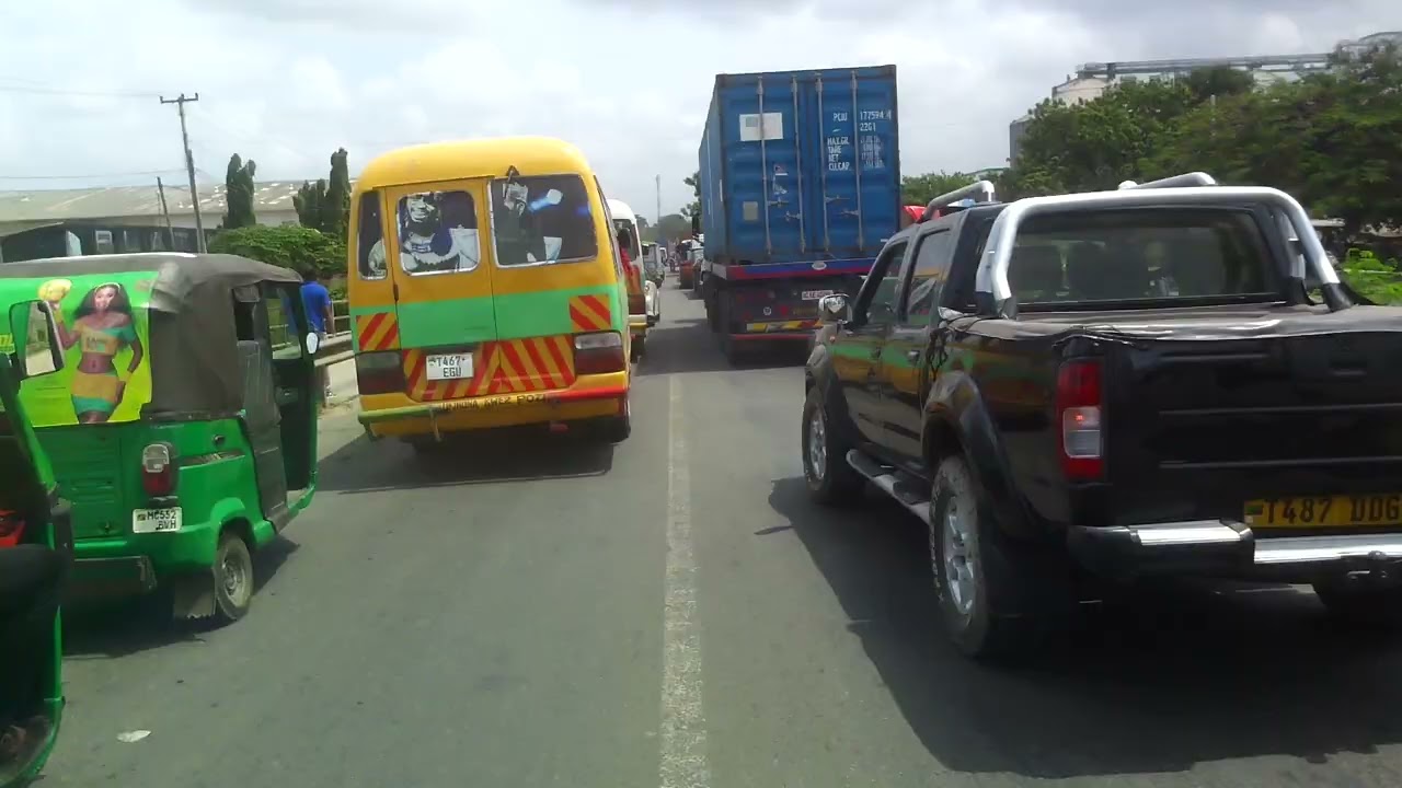 UBUNGO TO CHANGOMBE RD mida ya  mchana hali ilivyo tulia.. Ndani y Mandela Rd.