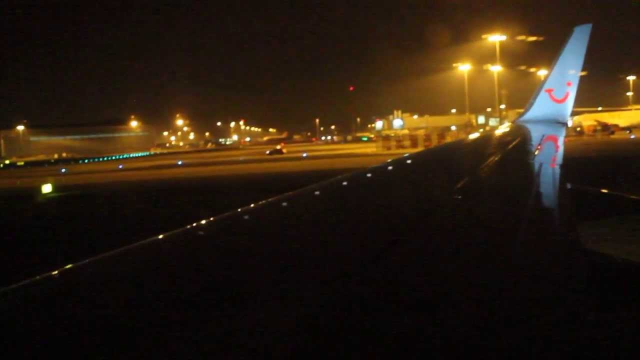Thomson Airways 737-800, G-TAWG,Landing, Manchester Airport