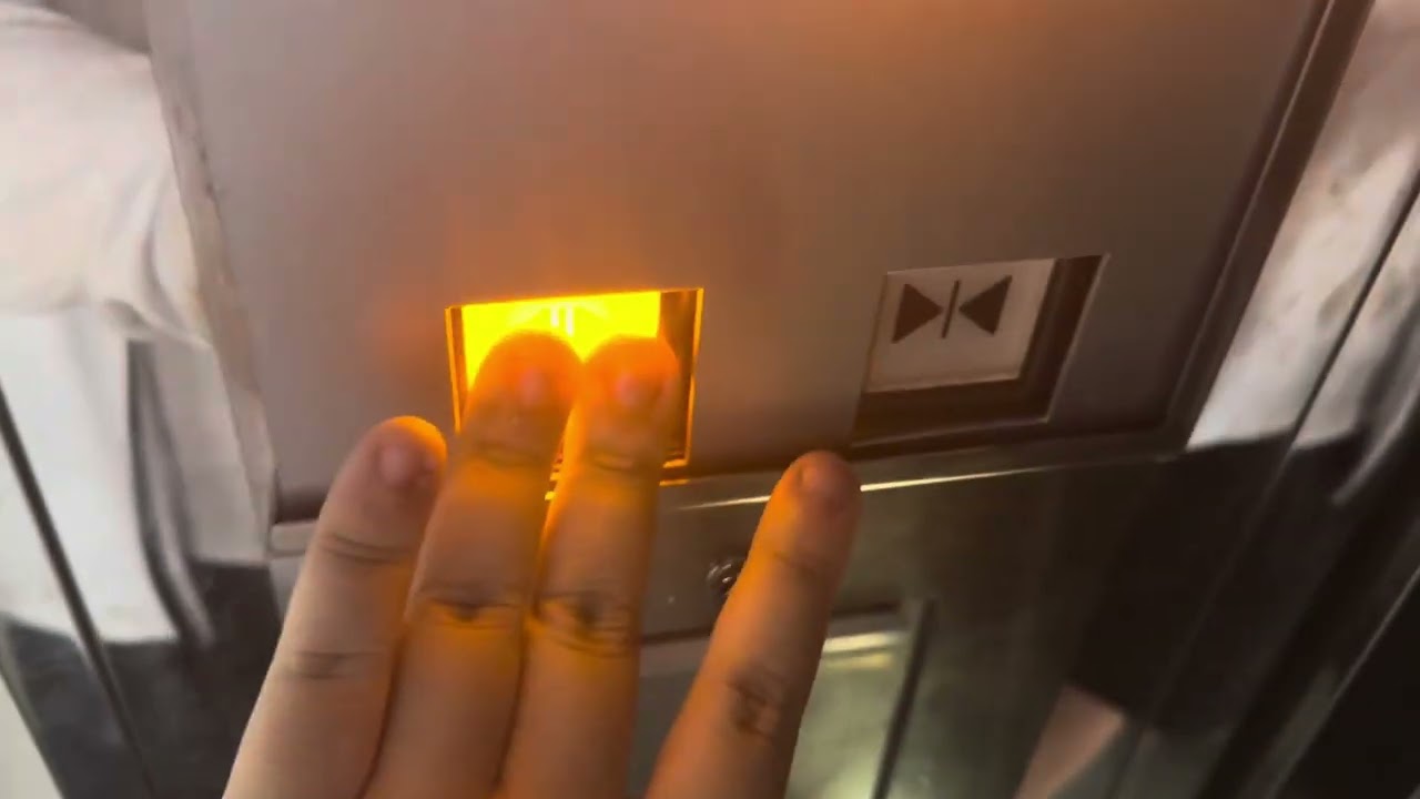 通天閣のエレベーター(下り)