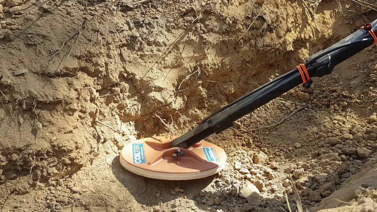 SDC 2300 Digging out an old test hole with the Coiltek 10 x 5