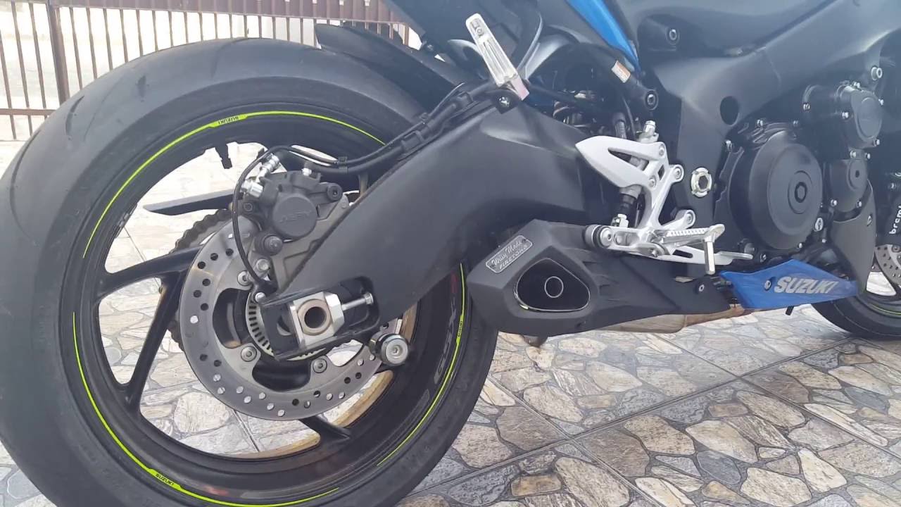 GSX-S1000 com escape Willy Made Firetong com DB Kyller