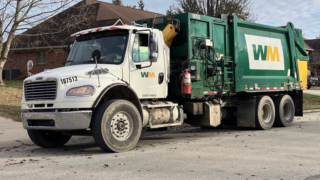 WM Freghtliner M2 Heil Command SST in Action