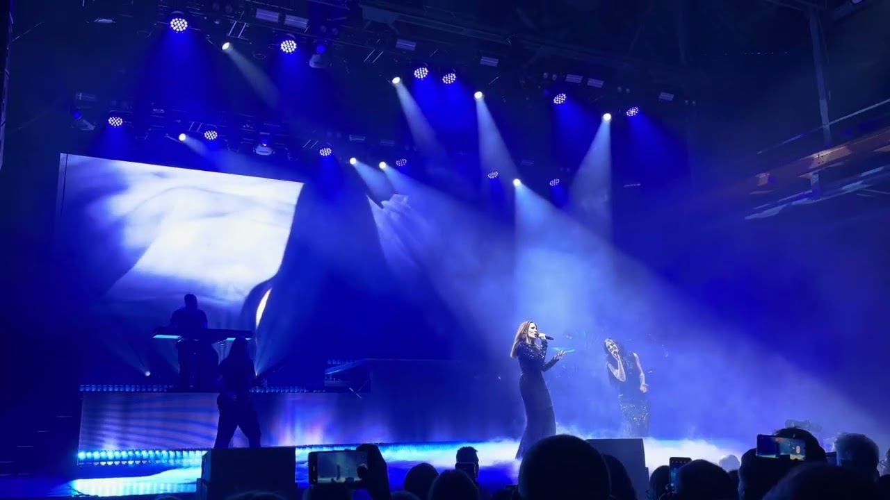 Epica und Charlotte Wessels-Sirens of Blood and Water