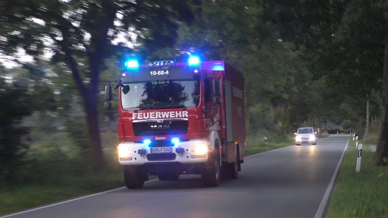 [Bauernhofbrand in Südbrookmerland] Einsatzfahrten Feuerwehr , DRK und Polizei