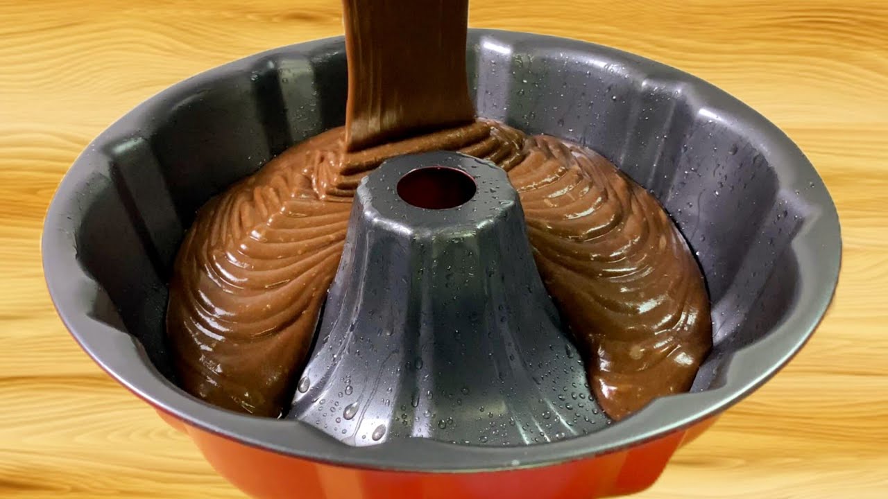 Moist & Fudgy Chocolate Cake With Everyday Ingredients 