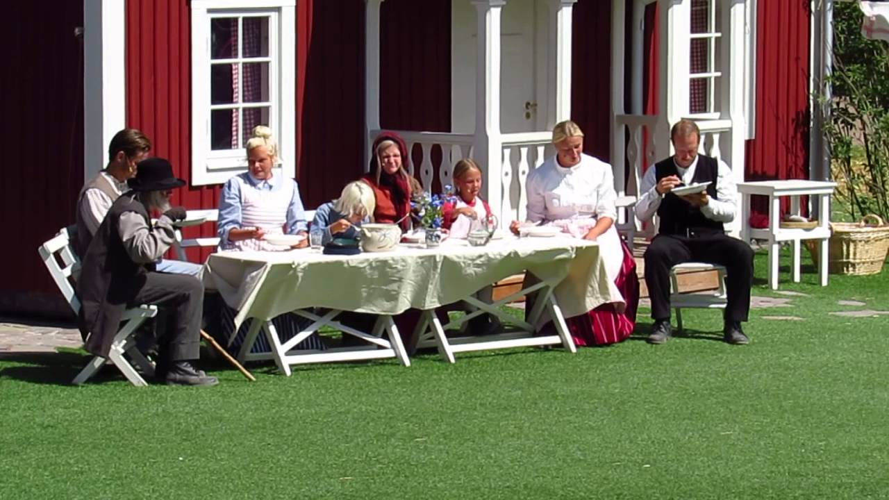 130716 Astrid Lindgrens Värld - Emil fastnar med huvet i soppskålen
